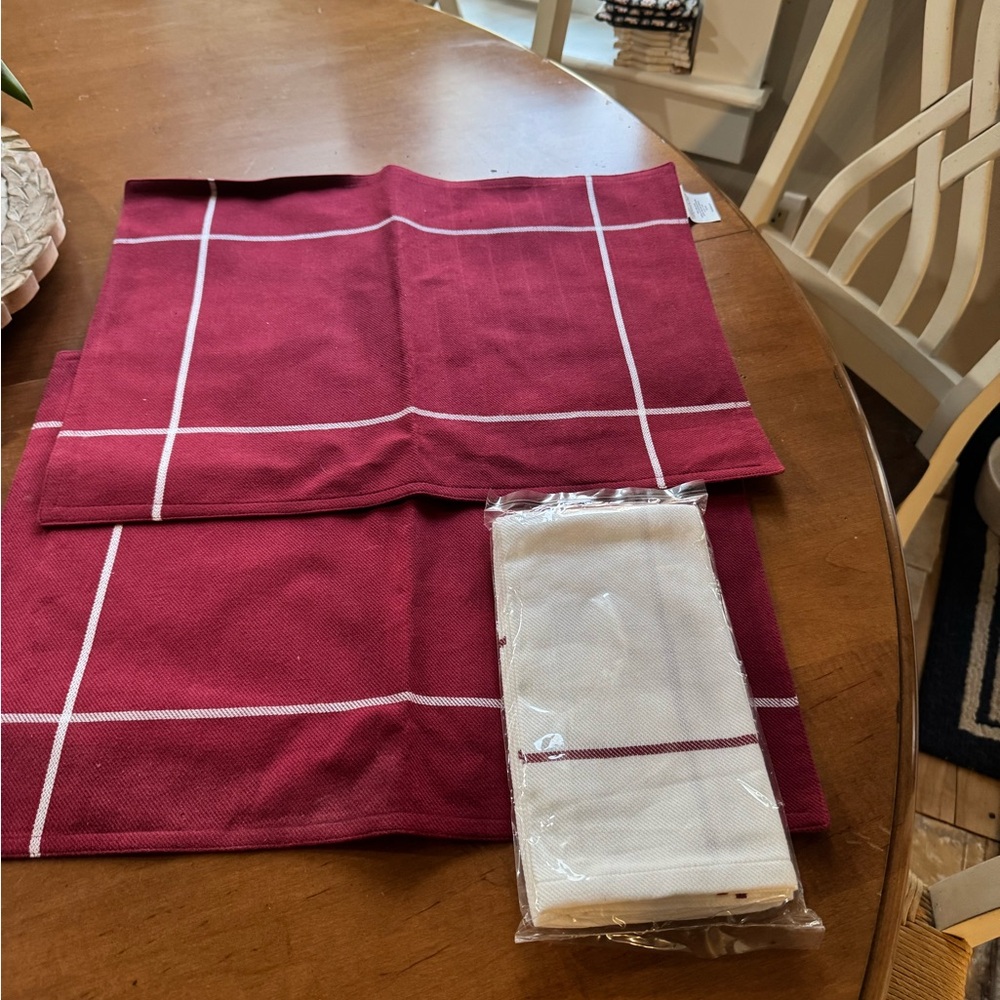 Pampered Chef White Window Pane Napkins set of 2 placemats, 2 napkins